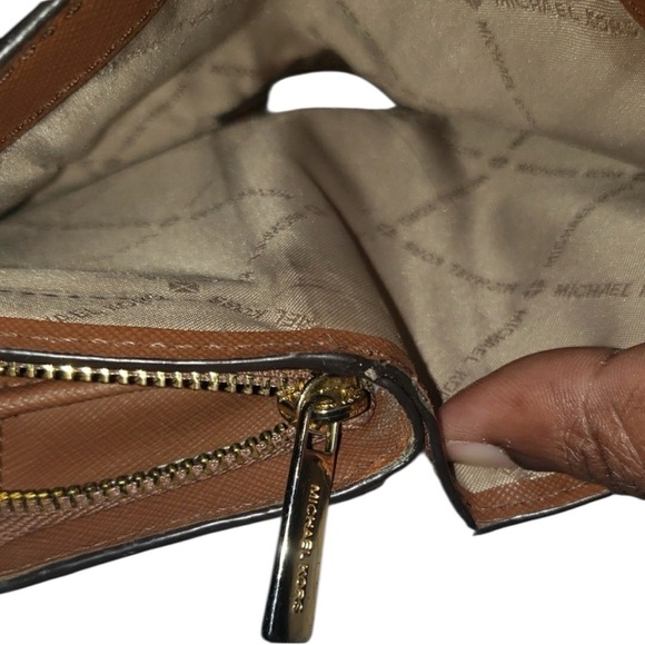 Michael Kors Beige Monogram jet set bifold Wallet with Gold Hardware No Callouts - Picture 10 of 12